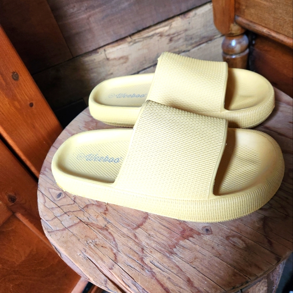 Weeboo Cloud Slides-Size 39 (8.5) - image 6